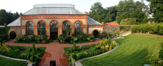 ../pictures/Biltmore_green_house_panorama.jpg