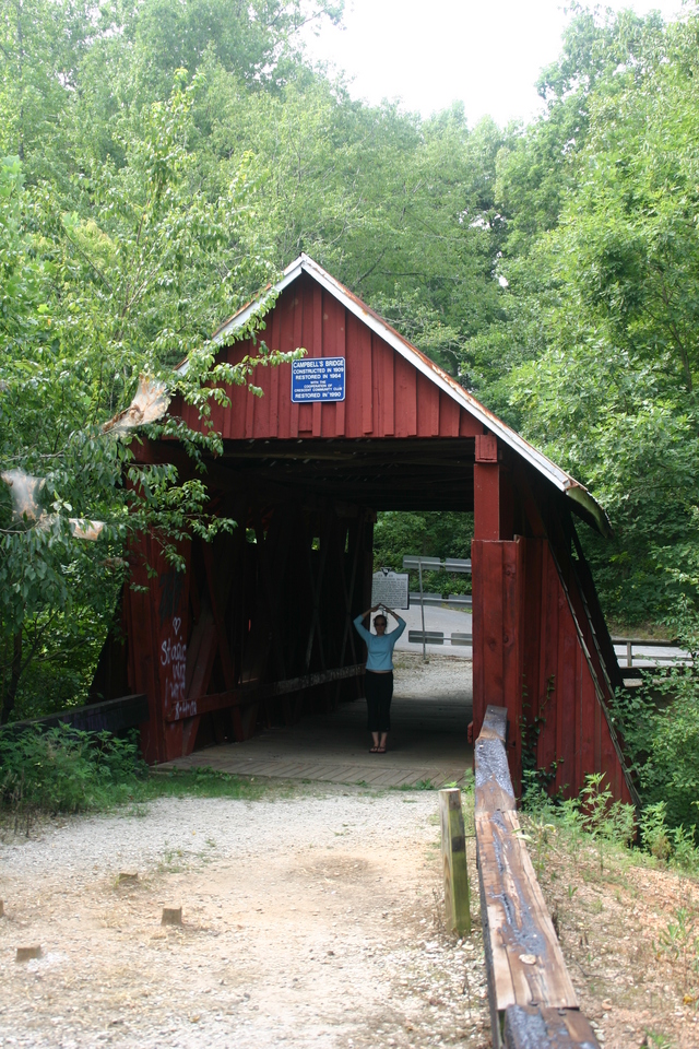 ../pictures/Campbell_covered_bridge1.jpg