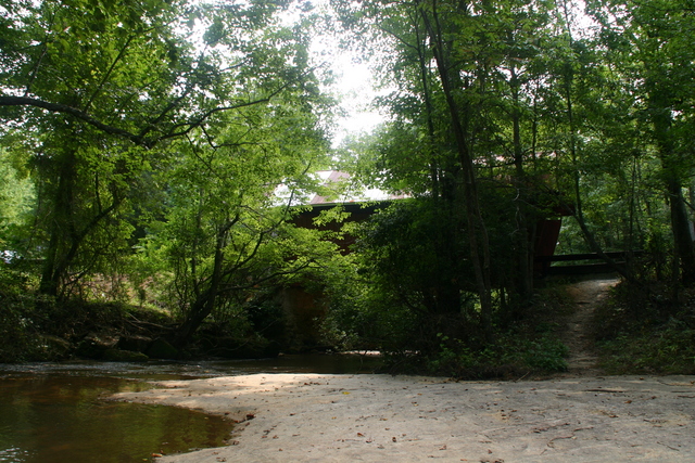 ../pictures/Campbell_covered_bridge6.jpg