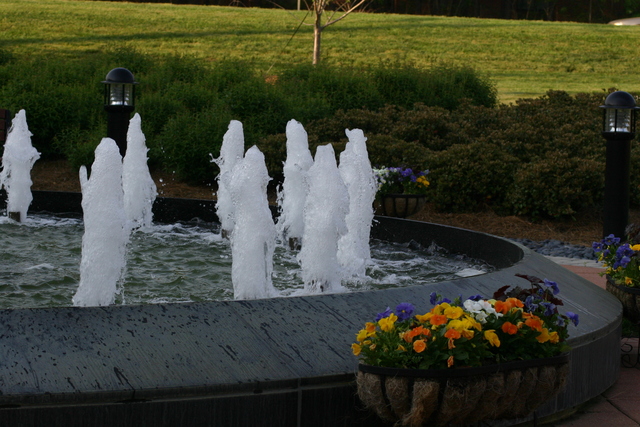 ../pictures/water_fountain_wral3.jpg
