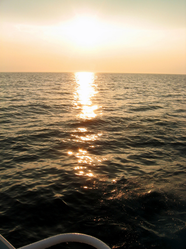 ../pictures/sunset_on_the_water3.jpg
