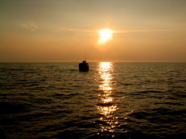 ../pictures/sunset_on_the_water4.jpg