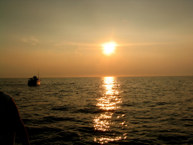 ../pictures/sunset_on_the_water5.jpg