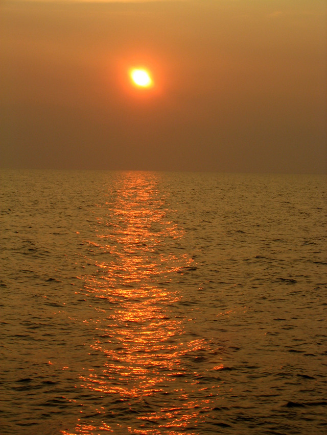 ../pictures/sunset_on_the_water6.jpg