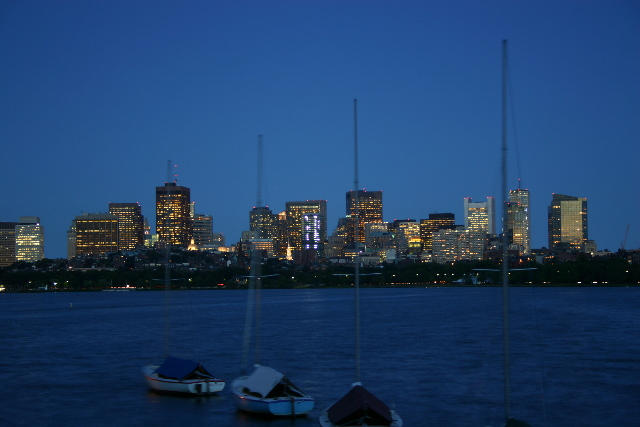 ../pictures/Night_shts_on_Charles_River10.jpg