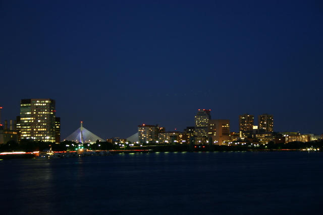 ../pictures/Night_shts_on_Charles_River12.jpg