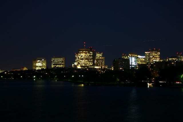 ../pictures/Night_shts_on_Charles_River14.jpg