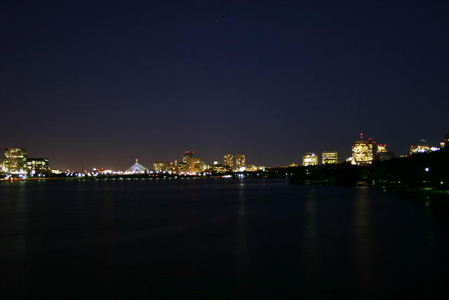 ../pictures/Night_shts_on_Charles_River17.jpg