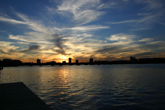 ../pictures/Sunset_on_Charles_river1.jpg