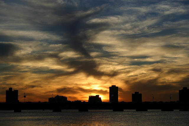 ../pictures/Sunset_on_Charles_river2.jpg