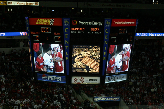 ../pictures/Hurricanes_Oilers_game5_7.jpg