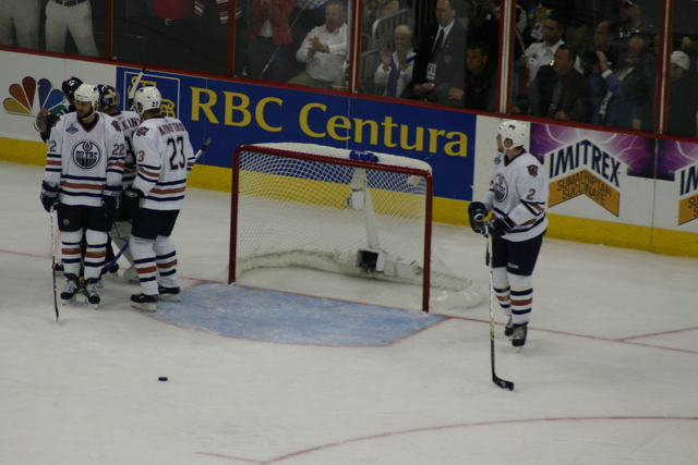 ../pictures/Hurricanes_Oilers_game5_73.jpg