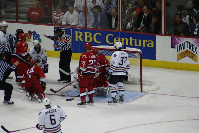 ../pictures/Hurricanes_Oilers_game5_99.jpg