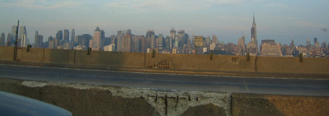 ../pictures/Manhattan_in_the_background.jpg