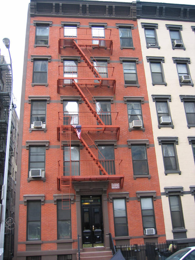 ../pictures/tipical_NY_building.jpg