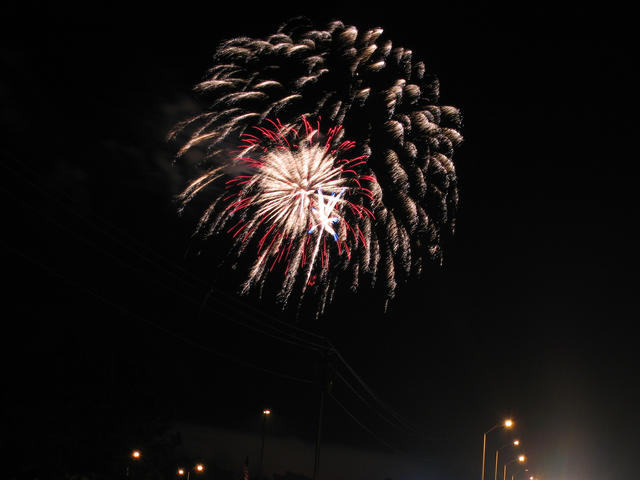 ../pictures/fireworks12.jpg