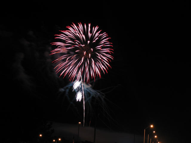 ../pictures/fireworks20.jpg