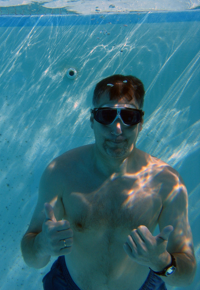 ../pictures/fun_in_the_pool1.jpg