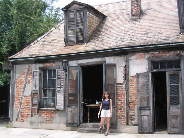 ../pictures/Gwen_and_the_blacksmith_shop.jpg