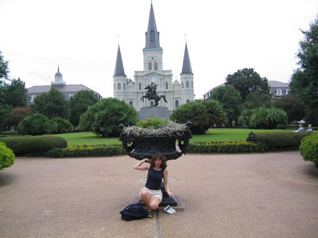 ../pictures/Gwen_in_Jackson_square.jpg