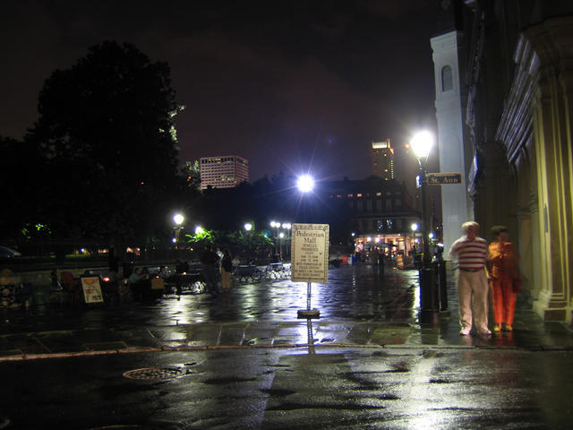 ../pictures/Jackson_square_by_night.jpg
