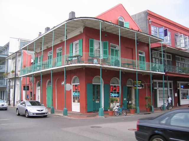 ../pictures/typical_house_in_French_Quarter.jpg