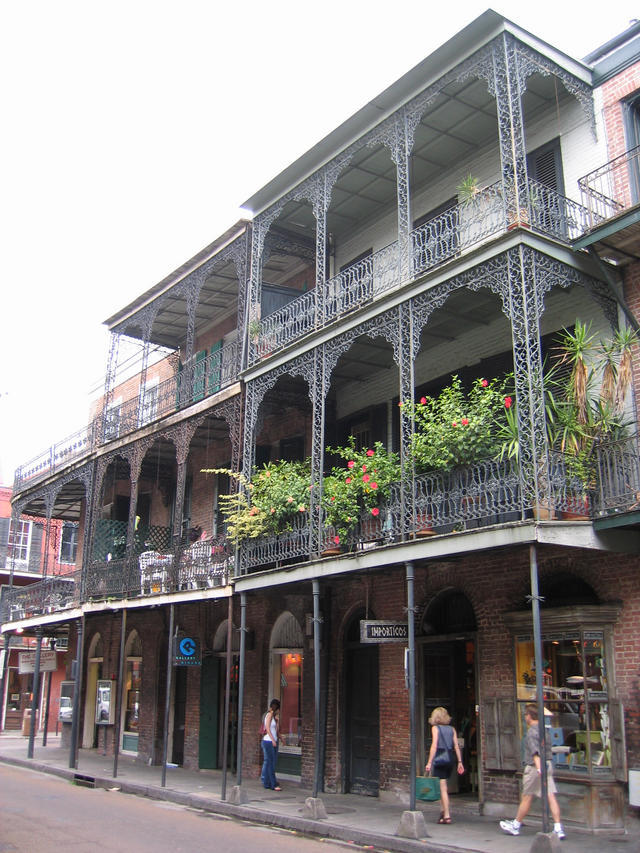 ../pictures/typical_house_in_French_Quarter9.jpg