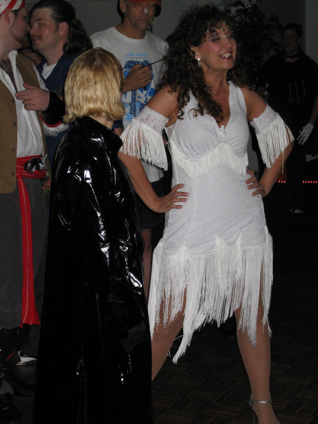 ../pictures/halloween_swing_dancing43.jpg