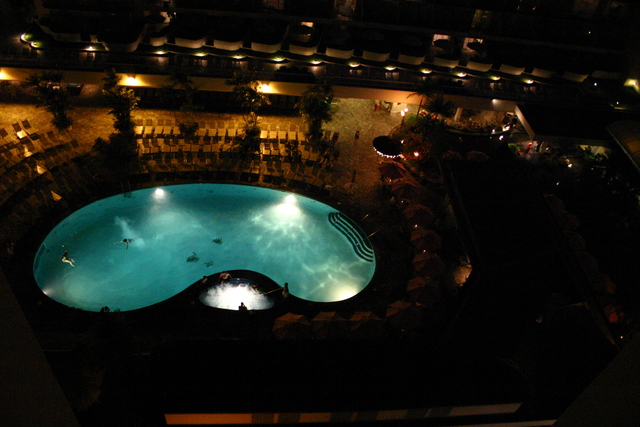 ../pictures/other_hotel_pool.jpg