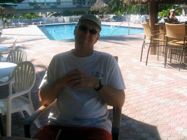 ../pictures/Richard_chillin_at_the_pool.jpg