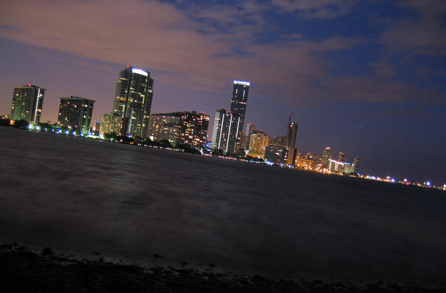 ../pictures/Miami_by_night2.jpg