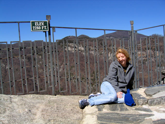 ../pictures/Mimi_on_chimney_rock.jpg