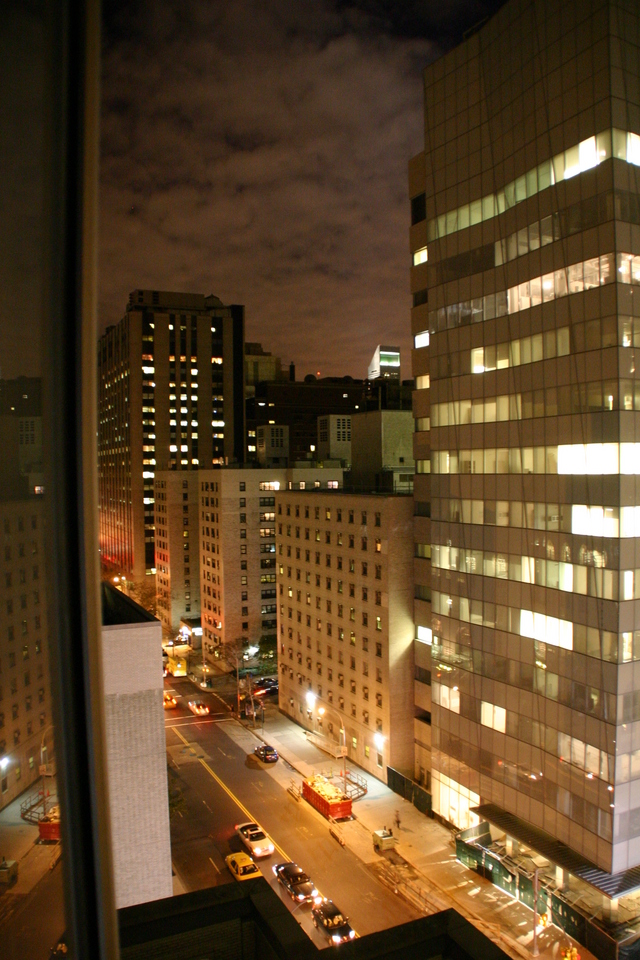../pictures/NYC_by_night3.jpg