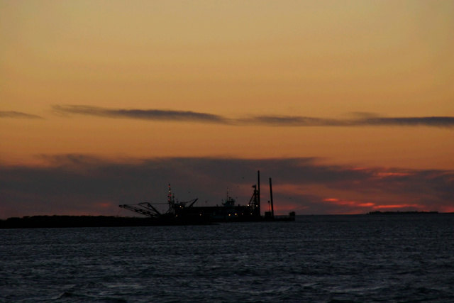 ../pictures/dredge_in_sunset.jpg