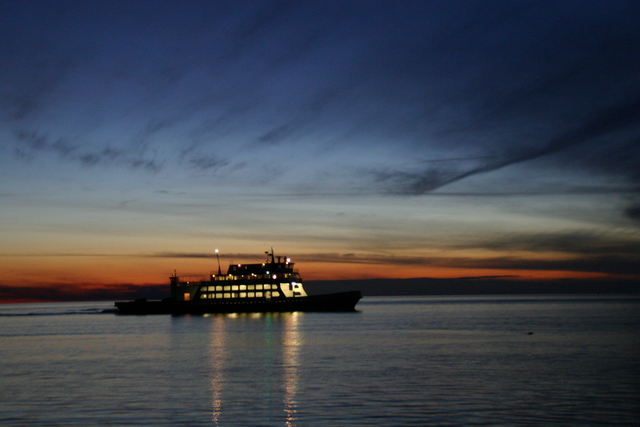 ../pictures/ferry_at_sunset.jpg