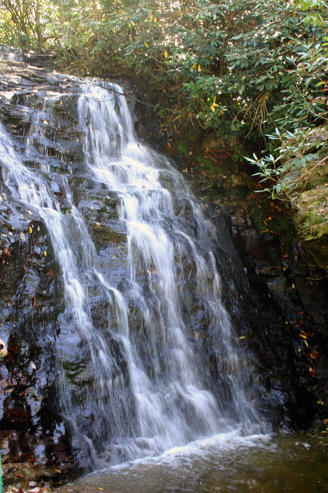 ../pictures/Waterfal_in_Hanging_Rock1.jpg