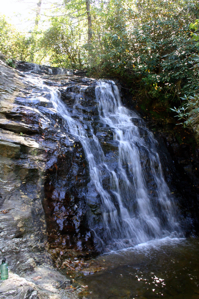 ../pictures/Waterfal_in_Hanging_Rock2.jpg