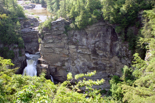 ../pictures/Linville_falls2.jpg