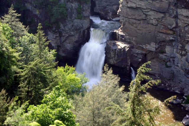 ../pictures/Linville_falls3.jpg