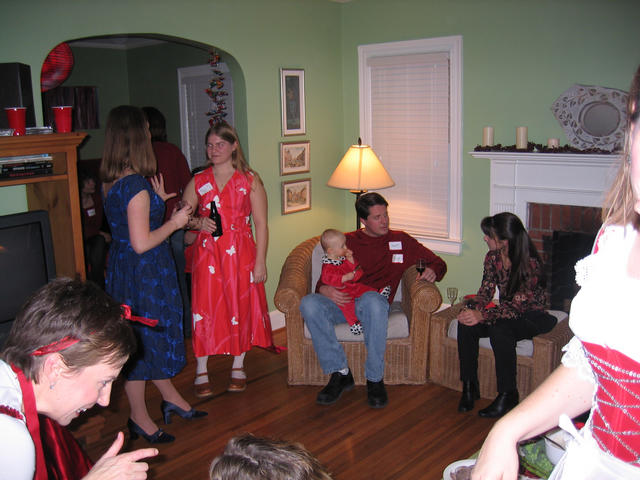 ../pictures/red_with_red_party_2_06_2040003.jpg