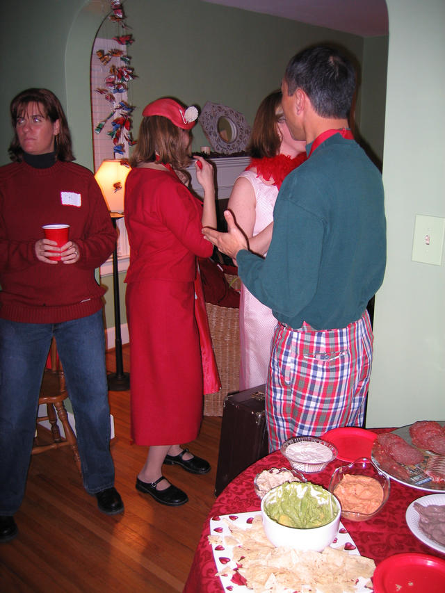 ../pictures/red_with_red_party_2_06_2040009.jpg