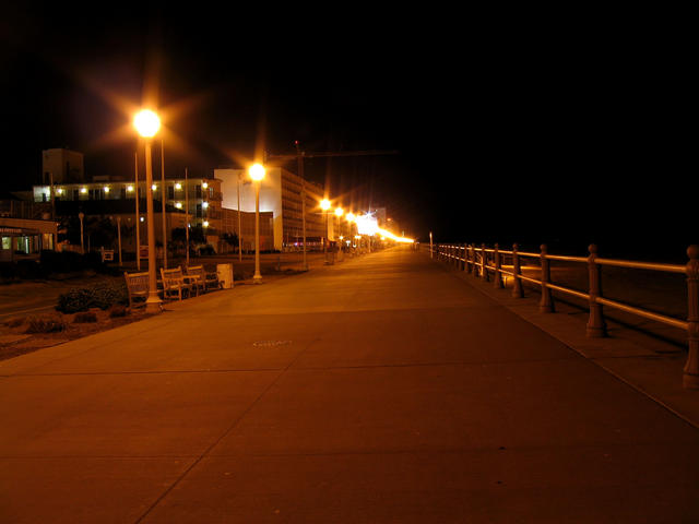 ../pictures/bordwalk_by_night.jpg