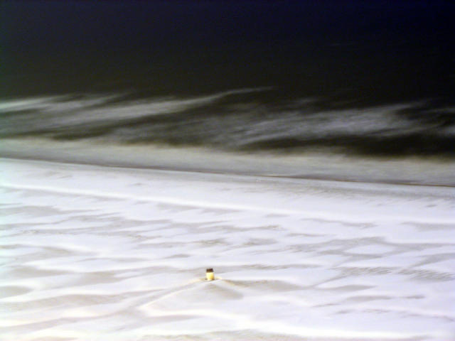 ../pictures/trash_can_on_snowy_beach.jpg