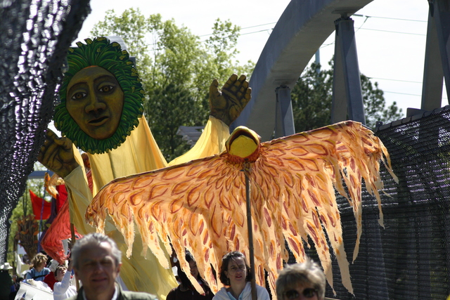 ../pictures/puppet_parade17.jpg
