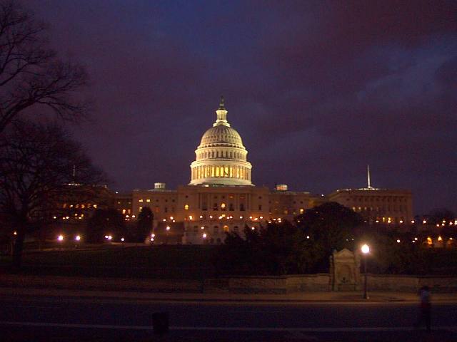 ../pictures/Capitol_by_night.jpg