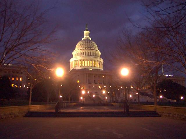 ../pictures/Capitol_by_night2.jpg