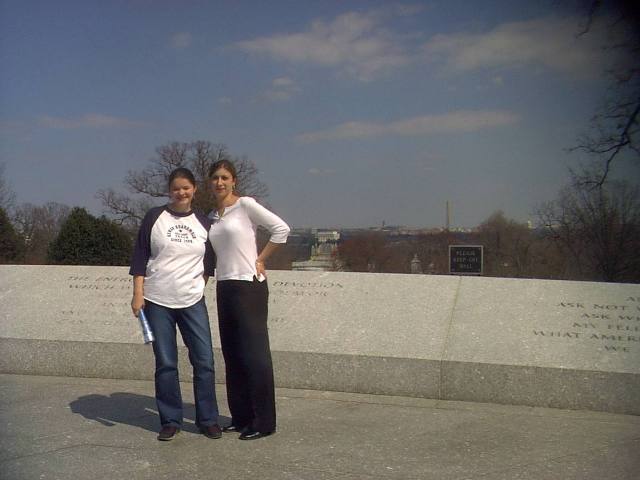 ../pictures/Laura_Magda_in_Arlington.jpg