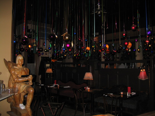 ../pictures/ornaments_in_the_bar1.jpg
