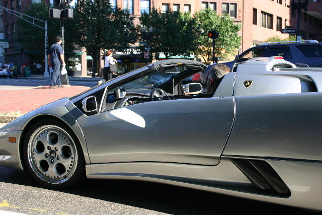 ../pictures/Lamborgini2.jpg