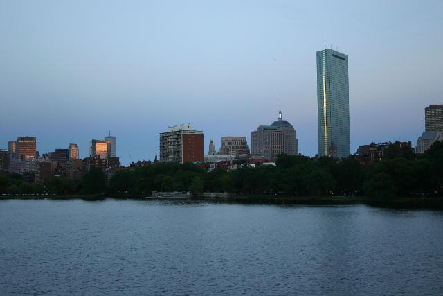 ../pictures/Night_shts_on_Charles_River6.jpg